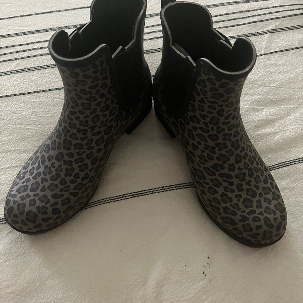 Chooka Brown and Black Winter Rain Boots Ankle Height